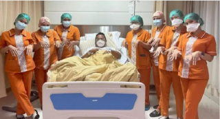 Hotman Paris Dirawat di Rumah Sakit, Cincin Berlian Diganti Kabel Inpus