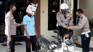 Pemotor Behelm Rice Cooker yang Viral Akhirnya Diberi Polisi Helm SNI