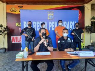 Eks Anggota DPRD Pekanbaru Beli Kepala Anjing & Bensin  Untuk Teror Rumah Jaksa