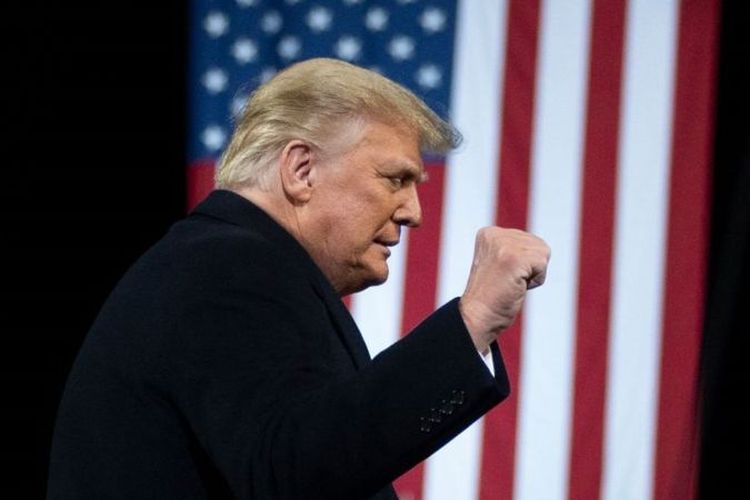 Akunnya Diblokir 2 Tahun, Donald Trump Mengecam Keras Facebook