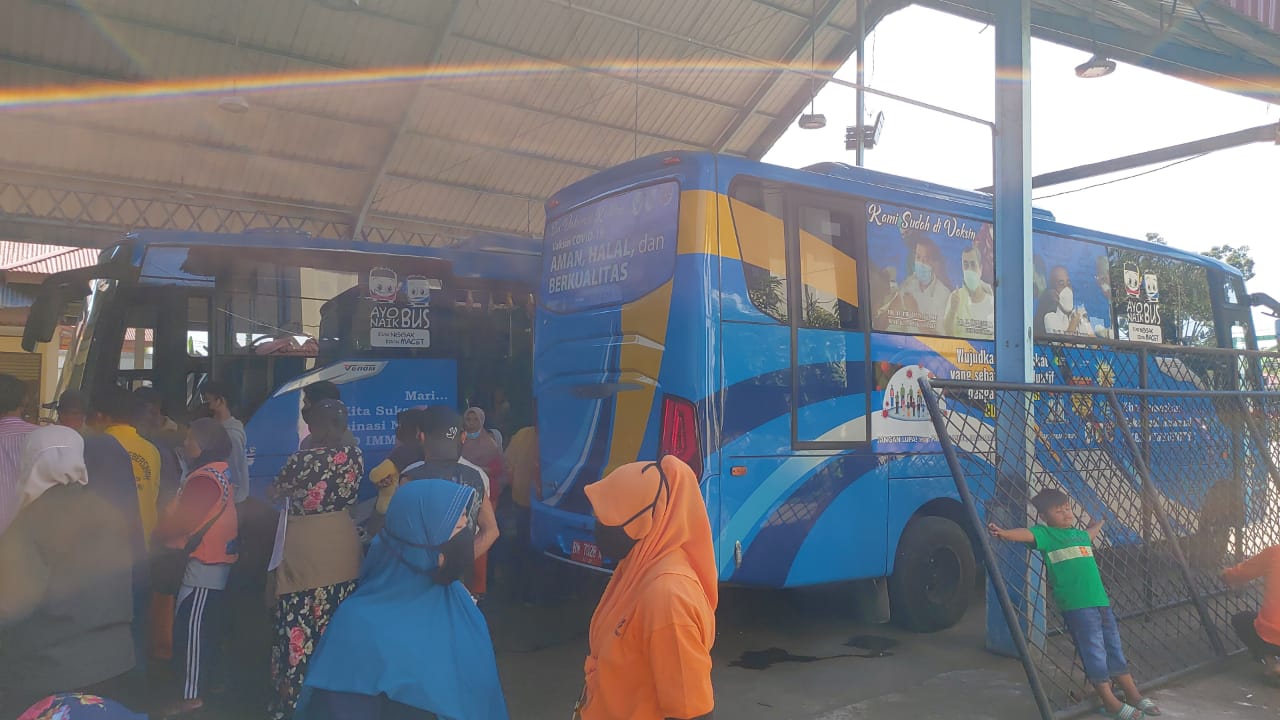 Dua Bus Standby di Workshop DLHK, 900 THL Pekanbaru Jalani Vaksinasi Hari Ini