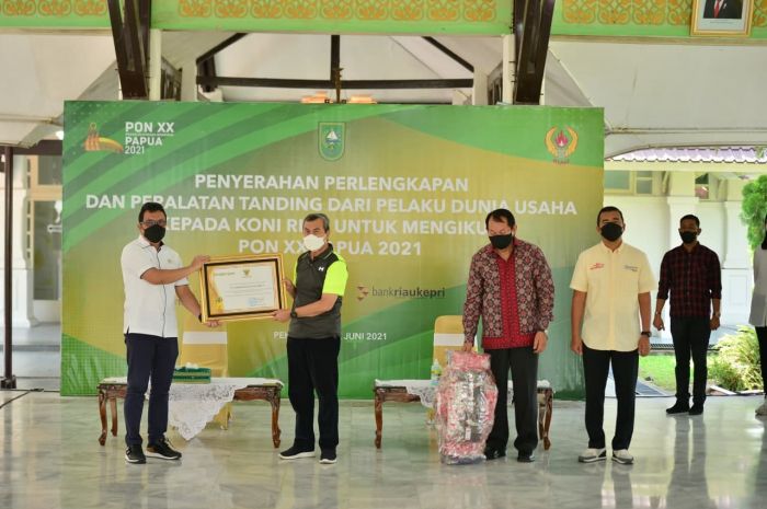 Gubri Terima Bantuan Perlengkapan Tanding PON XX Papua 2021 dari Pelaku Usaha