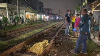 Tiduran Sambil Main HP di Rel Kereta Api Kebayoran Lama, Pelajar Tewas Ditabrak