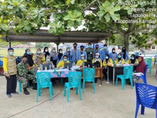 Mahasiswa Kukerta UNRI Ikut Sukseskan Vaksinasi di Tapung Hilir