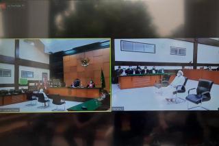 Habib Rizieq Salami Hakim Usai Vonis: Terima Kasih Kita Akan Ketemu di Pengadilan Akhirat