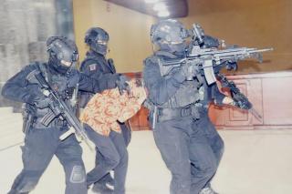 Satuan Penanggulangan Teror Ambil Alih Gedung DPR RI
