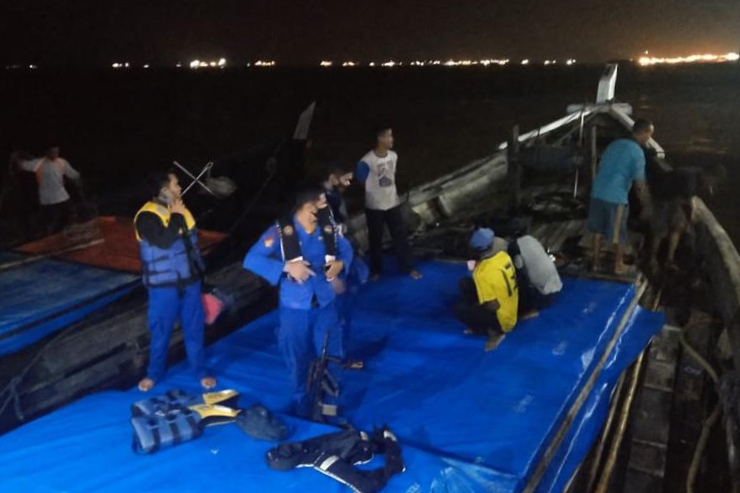 Polair Polda Riau Sita 6 Kapal Pengangkut Kayu Ilegal dan Amankan 11 Pelaku