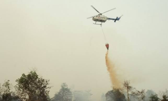 Dua Unit Helikopter Water Boombing Diterbangkan ke Pelalawan Bantu Karhutla, 1 Unit Siaga