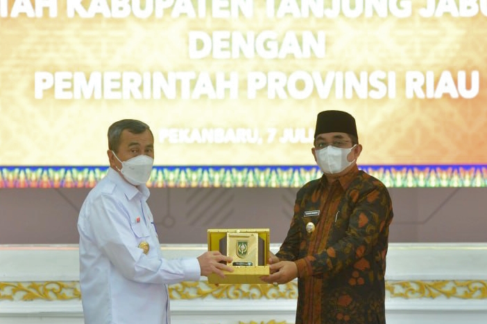 Gubernur Riau Tawarkan Potensi Inovasi Sabut Kelapa ke Pemkab Tanjung Jabung Barat