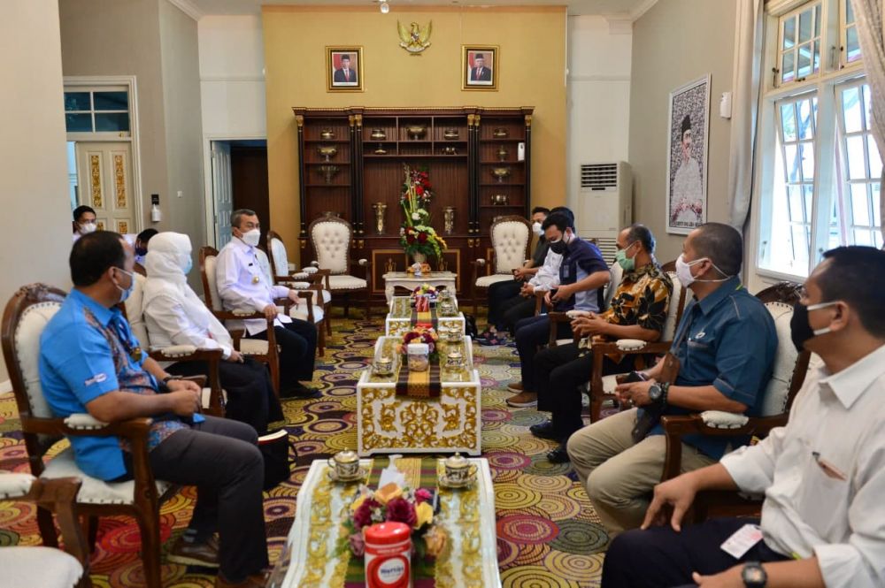 Tidak Perlu Khawatir, Gubri Pastikan Ketersediaan Obat-obatan COVID-19 di Riau Aman