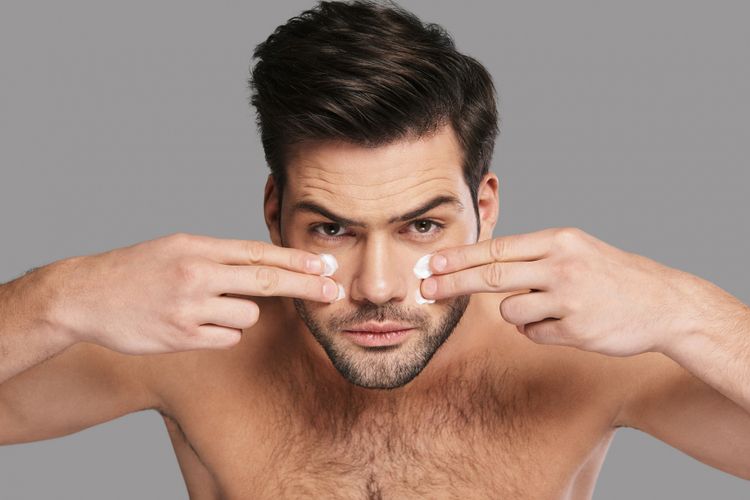 Tips Memakai Sunscreen untuk Pria, Lindungi Kulitmu Yuk Guys!