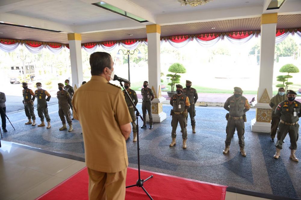 Bantu Pelaksanaan PPKM Level IV di Pekanbaru, Satpol PP Riau Turunkan 60 Personel 