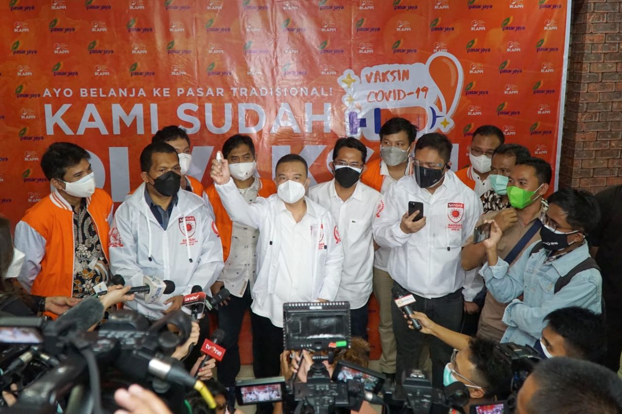 Pedagang Tanah Abang Tolak Kibarkan Bendera Putih