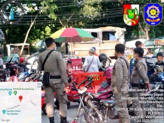 Satpol PP Kota Pekanbaru Kembali Tertibkan PKL di RTH Kaca Mayang