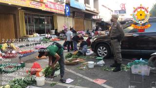 Satpol PP Kota Pekanbaru Terus Ingatkan Pedagang tak Berjualan di Trotoar Jalan
