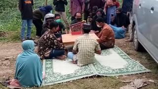 Sedih, Ayah Meninggal Suspek Corona, Anak Ijab Kabul di Samping Ambulans