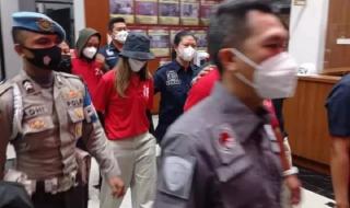 Nia Ramadhani dan Ardi Bakrie Menyesal Pakai Barang Haram