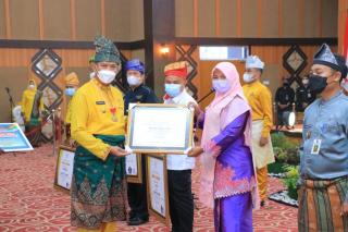 Kecamatan Tenayan Raya Terima Anugerah Khidmat Setia Utama Madani