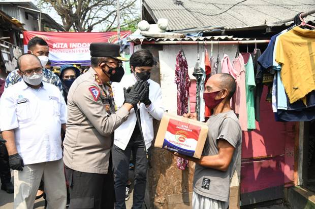 Polri Gandeng Atta Halilintar & Yusuf Suprapto Bagikan Paket Sembako untuk Korban PHK 