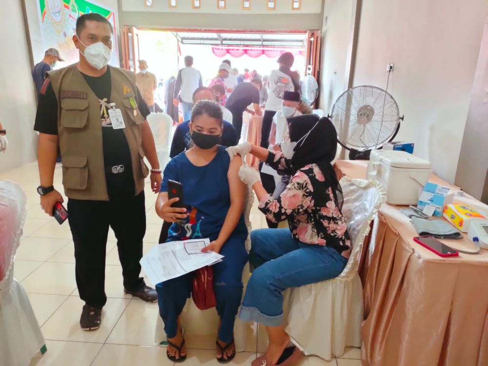 Bantu Pemerintah Tanggulangi Covid-19, Yayasan Tuah Melayu Riau Gelar Vaksinasi Massal