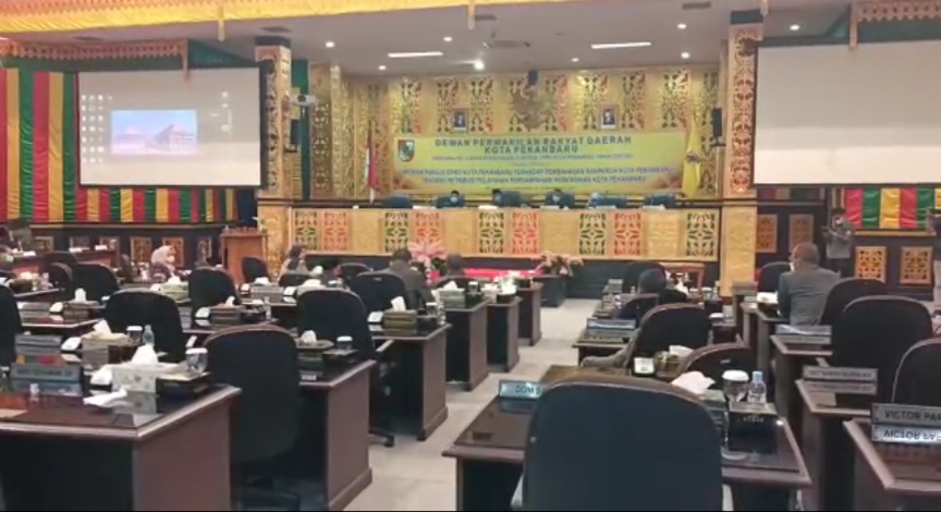 Paripurna di DPRD Pekanbaru Panas, Sigit : Lembaga ini Jadi Lembaga Lapor Melapor!