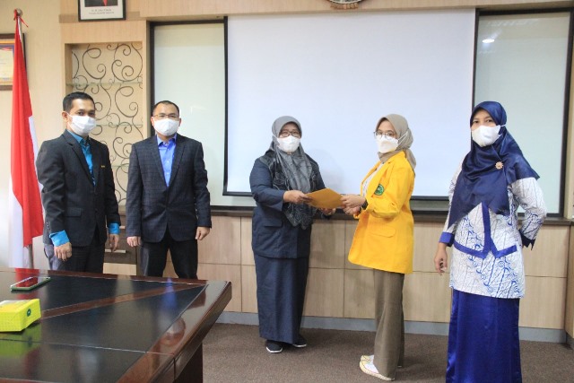 Sungguh Mulia, Dosen Unilak Sisihkan Uang Sertifikasi untuk Beasiswa 36 Mahasiswa