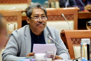 Dewan di Senayan Minta Pemerintah Hentikan Kebijakan