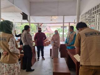 PPKM Level 4, Usaha Toko di Kecamatan Sail Diberi Selebaran