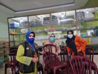 Tim Satgas Kelurahan Cinta Raja, Tata Kursi Restoran & Kafe Saat PPKM Level 4