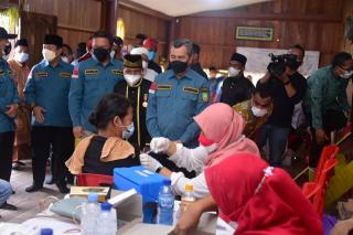 270 Orang Warga Suku Sakai Bengkalis di Vaksin