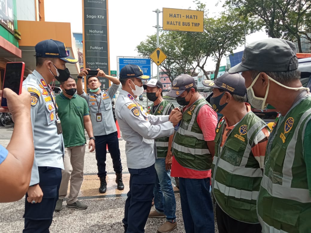 Pengelolaan Parkir Tepi Jalan Umum di Pekanbaru Resmi Beralih