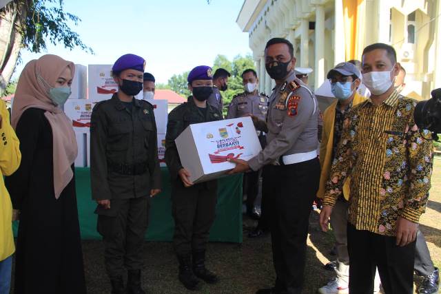 Kunjungi Unilak, Dirlantas Polda Berikan Bansos dan Tinjau Vaksinasi Covid-19