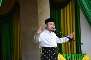 Ironi Mobil Dinas Kampar: Bupati Kuasai Lebih 5 Unit, Suami dan Anak Kadis Dapat