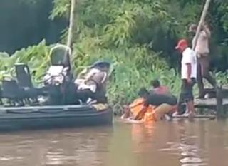 Breaking News! Sesosok Perempuan Mengapung di Sungai Siak Pekanbaru
