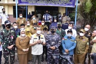 Gubernur Riau Bersama Bupati Bengkalis Tinjau Vaksinasi di Pelabuhan Bandar Sri Laksamana