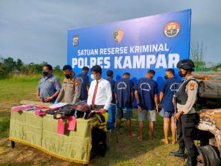 Polres Kampar Gulung 6 Pelaku Penganiayaan & Pembakar Mobil