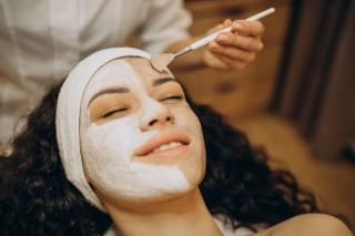7 Resep Masker Alami dan Hemat untuk Kencangkan Kulit Wajah
