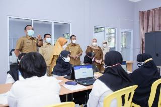 Bupati Kasmarni Tinjau Pelaksanaan Ujian CAT P3K