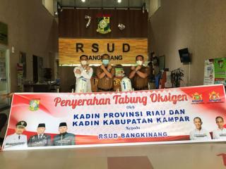 Kadin Riau & Kampar Serahkan 30 Unit Tabung Oksigen untuk RSUD Bangkinang