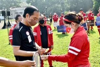 Leani Ratri Oktila Atlet Para Badminton Asal Kampar dapat Bonus Rp 13,5 Miliar 
