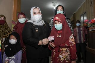 Bupati Kasmarni Serahkan 3.367 KIA untuk Kecamatan Rupat dan Rupat Utara
