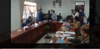 Ketua DPRD Disiram Air Saat Pimpin Rapat, Ini Penyebabnya