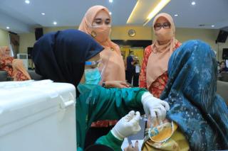 Dharma Wanita Persatuan Pekanbaru Gelar Vaksinasi Covid-19
