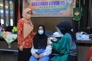 Dukung Percepatan Vaksinasi Covid-19, DWP Pekanbaru Gelar Vaksinasi Massal