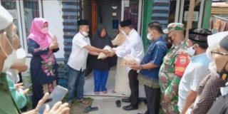Tim Jumat Barokah Sialang Munggu Bantu Warga Pekanbaru Kurang Beruntung