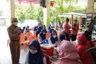 Hari Ini Kadisdik Riau Tinjau Vaksinasi 5.000 Guru dan Siswa SMK Swasta di Pekanbaru