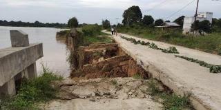 Turap Danau Tajwid di Pelalawan Ambruk, Saksi: Jangankan Alat Berat, Motor Pun Tak Ada yang Lewat!