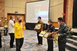 Tiga Koperasi Berprestasi Dapat Hadiah Uang Tunai dari Pemprov Riau