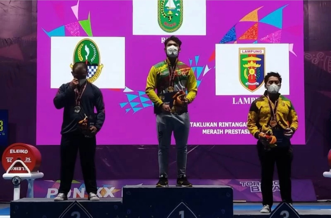 Andre Satria Persembahkan Emas Angkat Berat untuk Riau pada PON XX Papua 