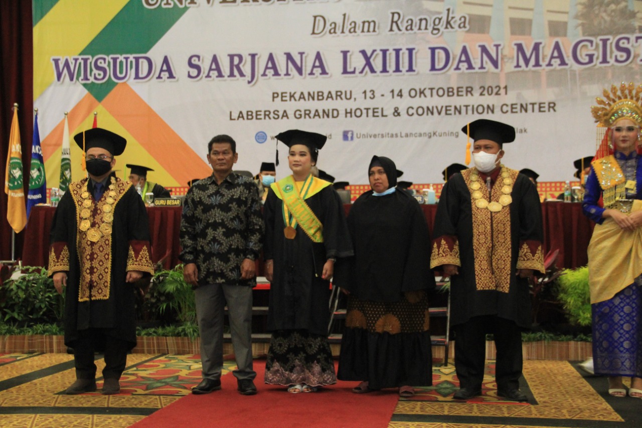 Unilak Gelar Wisuda, Rektor: Jika Ingin Sukses & Berhasil Muliakan Orang Tua